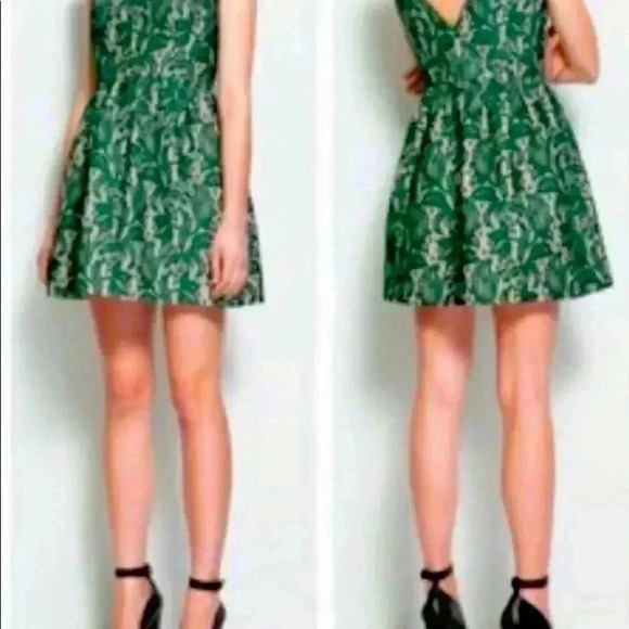 Zara Green Lace Tulip Mini Dress fully lined sleeveless - Picture 2 of 11